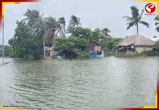 জলোচ্ছ্বাসে প্লাবিত সুন্দরবনের বিস্তীর্ণ এলাকা |